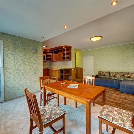 3-кімнатні в центрі, поруч ст. м. університет Apartment Kyiv